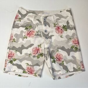 Made IN ITALY Cream & Grey Floral Camo Button Stretchy High Waisted Jean Shorts